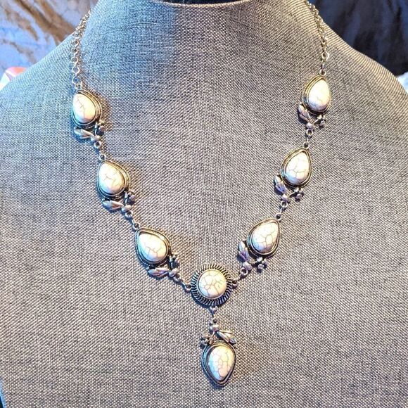 White lined stone drop statement necklace in silver or silvertone - Picture 1 of 12